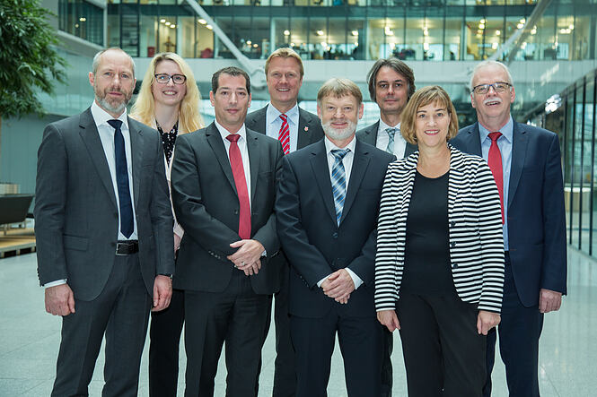 Die Gewinner und Finalisten des diesjährigen Innovationspreises gingen bei einem Round-Table-Gespräch mit Axians Infoma und der Hochschule Harz in den Dialog.