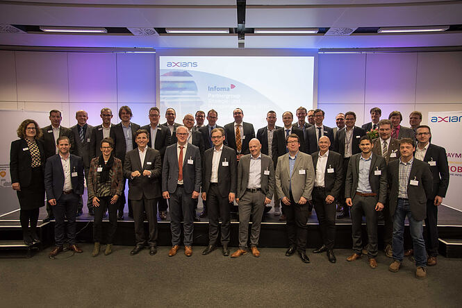 Alle Teilnehmer des Axians Infoma Partnergroup Strategie- und Managementmeetings