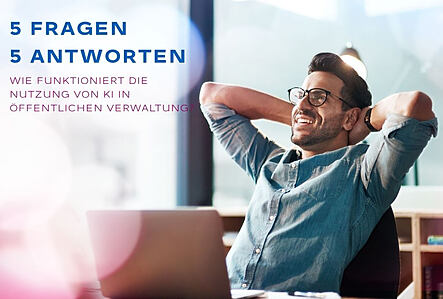 Mann lehnt sich entspannt zurück, während ein KI-Assistent auf seinem Laptop Verwaltungsaufgaben automatisiert und ihn im Arbeitsalltag entlastet.