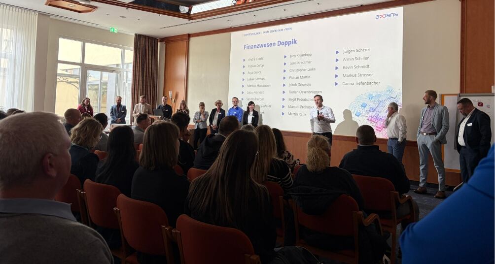 Interaktiver Expertenaustausch beim Infoma Anwendertreffen Finanzwesen: Teilnehmende stellen Fragen aus der Praxis, die von Fach- und Produktexpert:innen direkt beantwortet werden. Die offene Diskussion fördert den Wissensaustausch zu aktuellen Themen der digitalen Verwaltung und des kommunalen Finanzwesens.