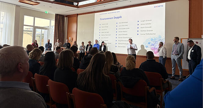 Interaktiver Expertenaustausch beim Infoma Anwendertreffen Finanzwesen: Teilnehmende stellen Fragen aus der Praxis, die von Fach- und Produktexpert:innen direkt beantwortet werden. Die offene Diskussion fördert den Wissensaustausch zu aktuellen Themen der digitalen Verwaltung und des kommunalen Finanzwesens.
